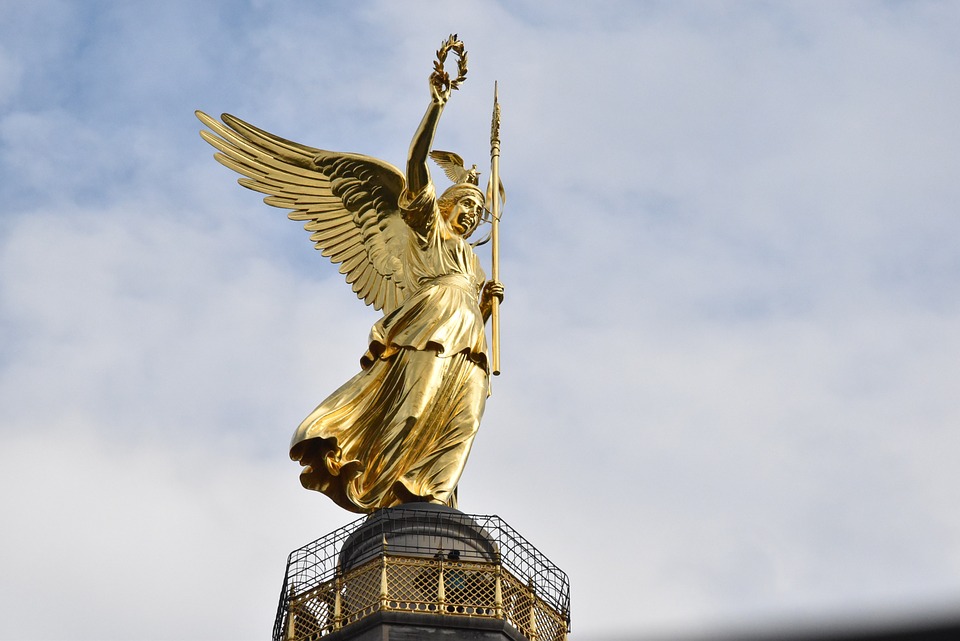 statue